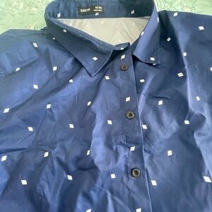 Men’s Navy Blue and White button down t-shirt.